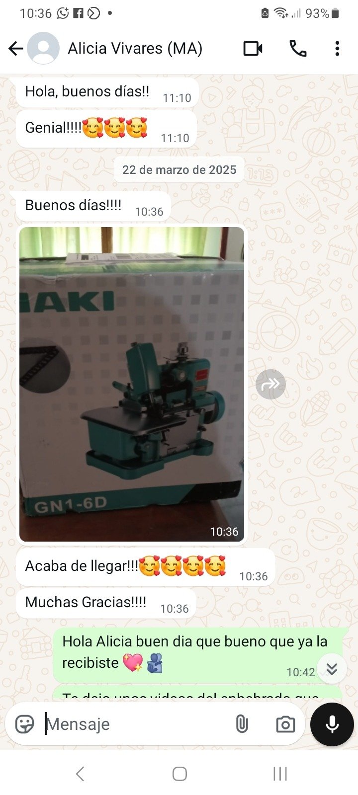 Captura de WhatsApp de Alicia: Overlock Maki en su caja original. Avisó apenas la recibió.