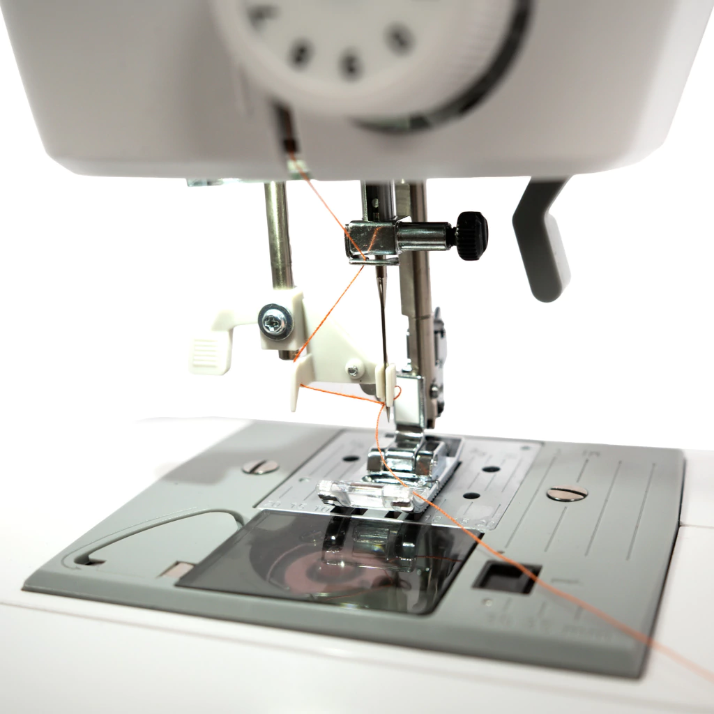 Detalle real aguja y prensatela Lumina Vento